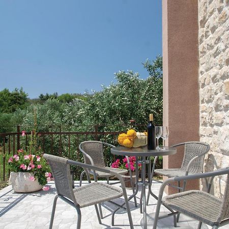 Awesome Home In Smokvica With Kitchen Extérieur photo