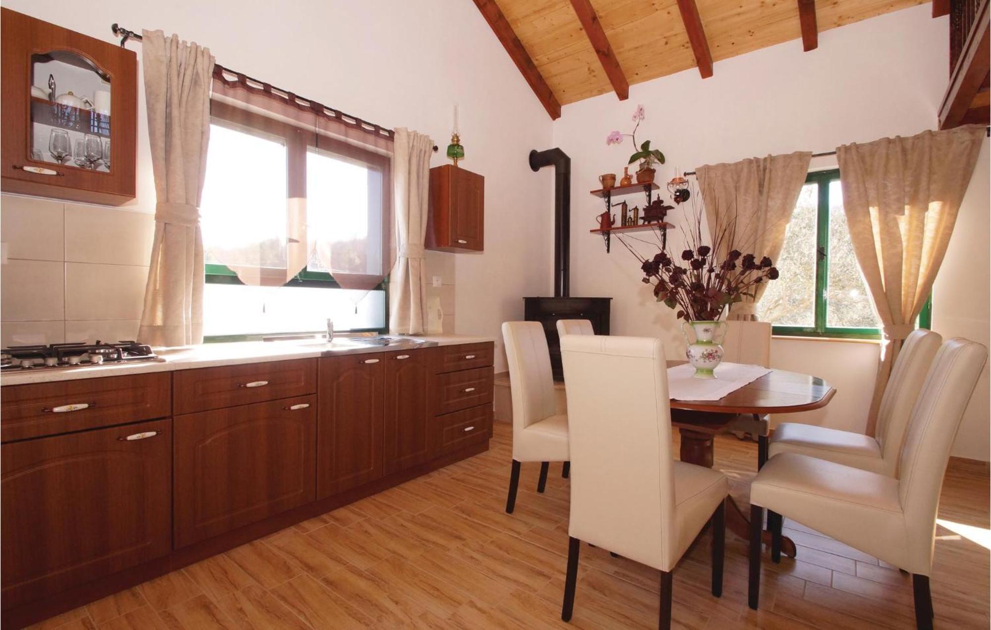 Awesome Home In Smokvica With Kitchen Extérieur photo