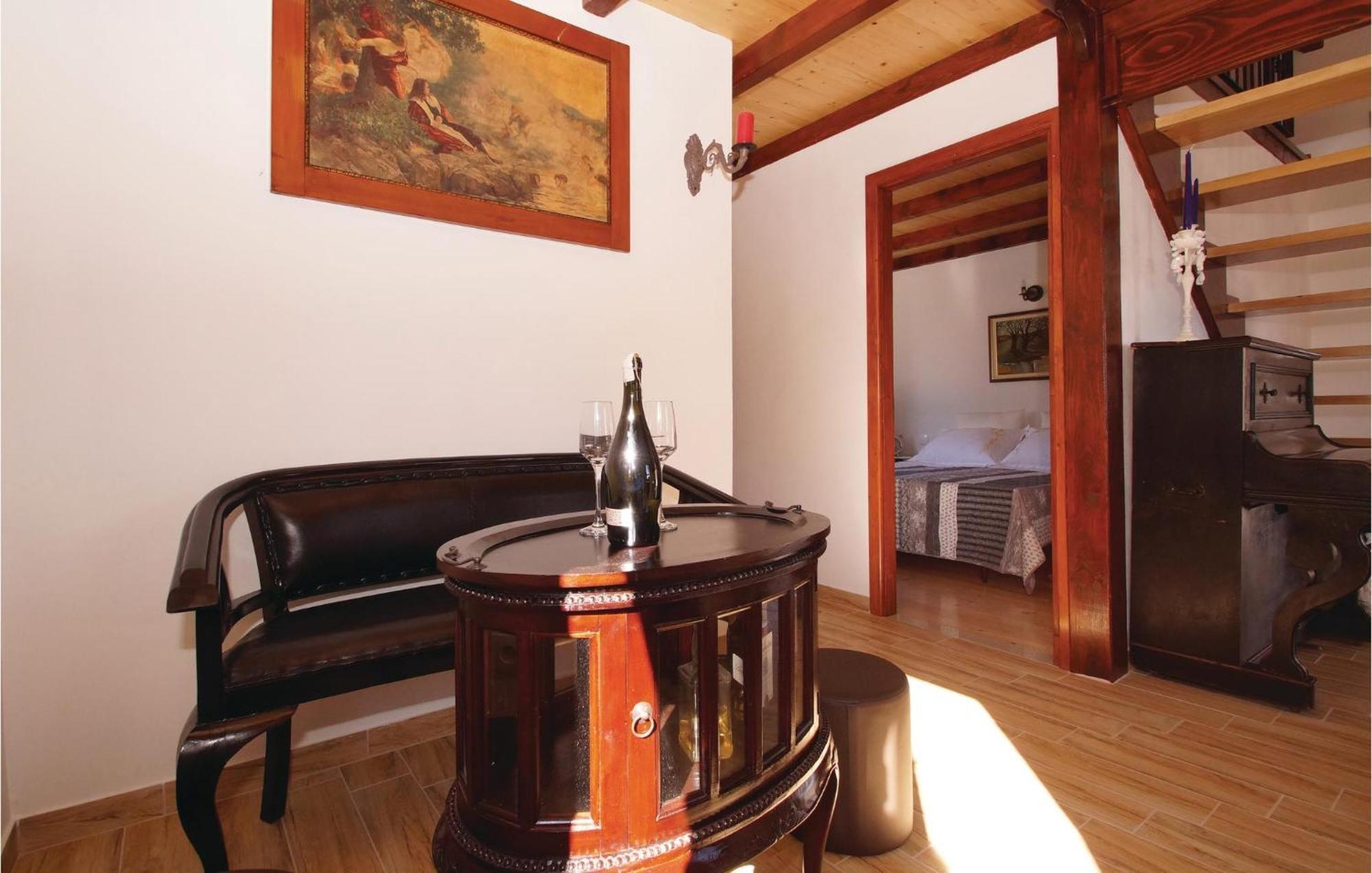 Awesome Home In Smokvica With Kitchen Extérieur photo