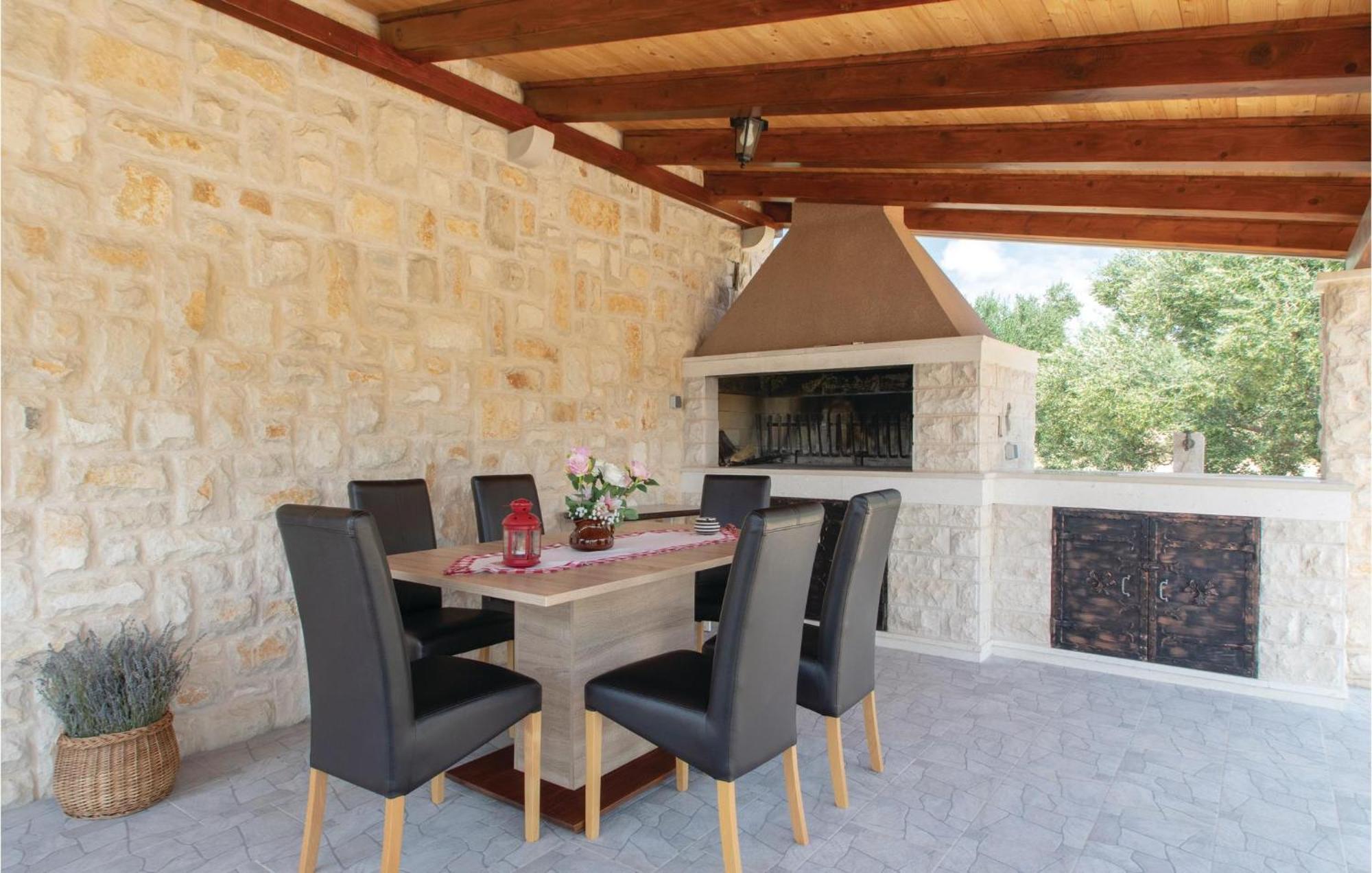 Awesome Home In Smokvica With Kitchen Extérieur photo